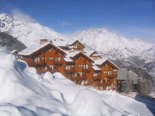 Apartment Les Petits Eterlous: Cozy Alpine With Private Parking Puy-Saint-Vincent