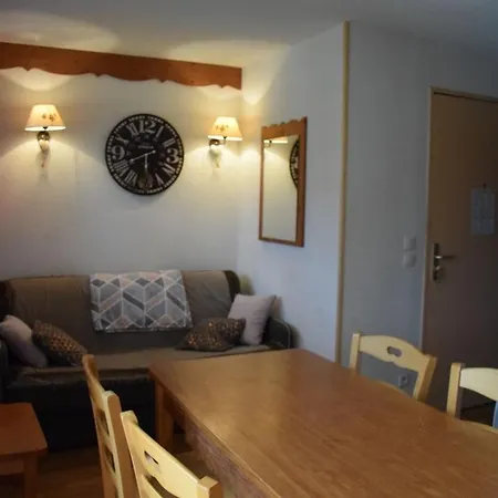 Les Petits Eterlous: Cozy Alpine Apartment with Private Parking Puy-Saint-Vincent Exterior photo