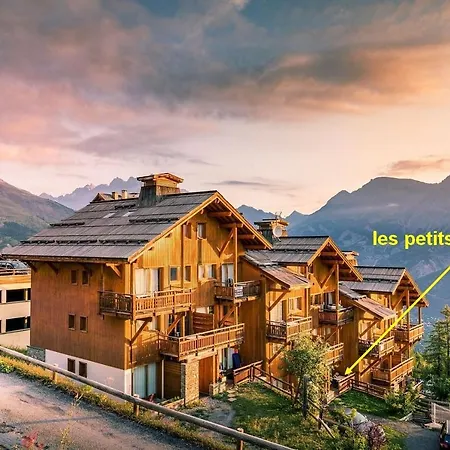 Les Petits Eterlous: Cozy Alpine Apartment with Private Parking Puy-Saint-Vincent Exterior photo